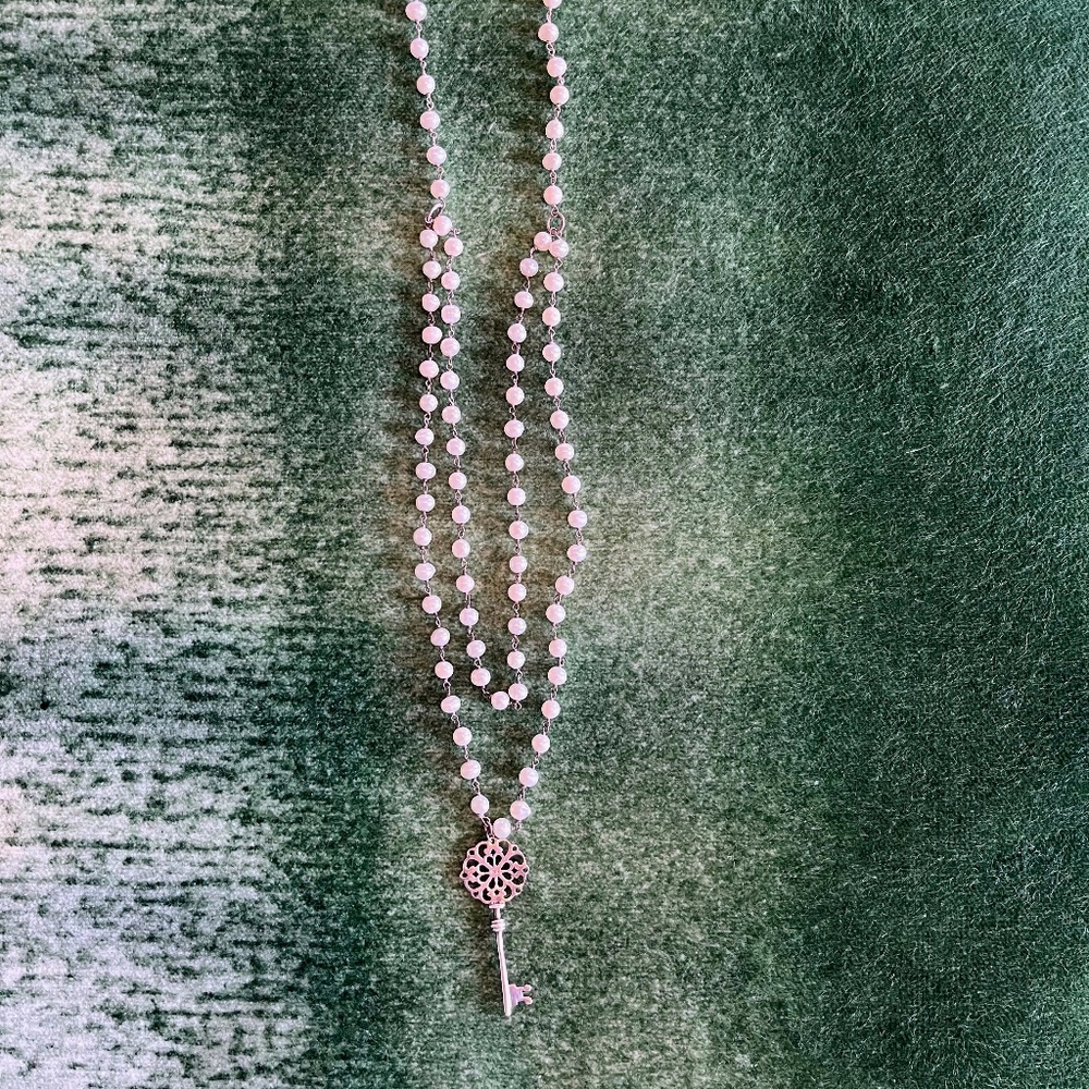 Delicate pearl necklace